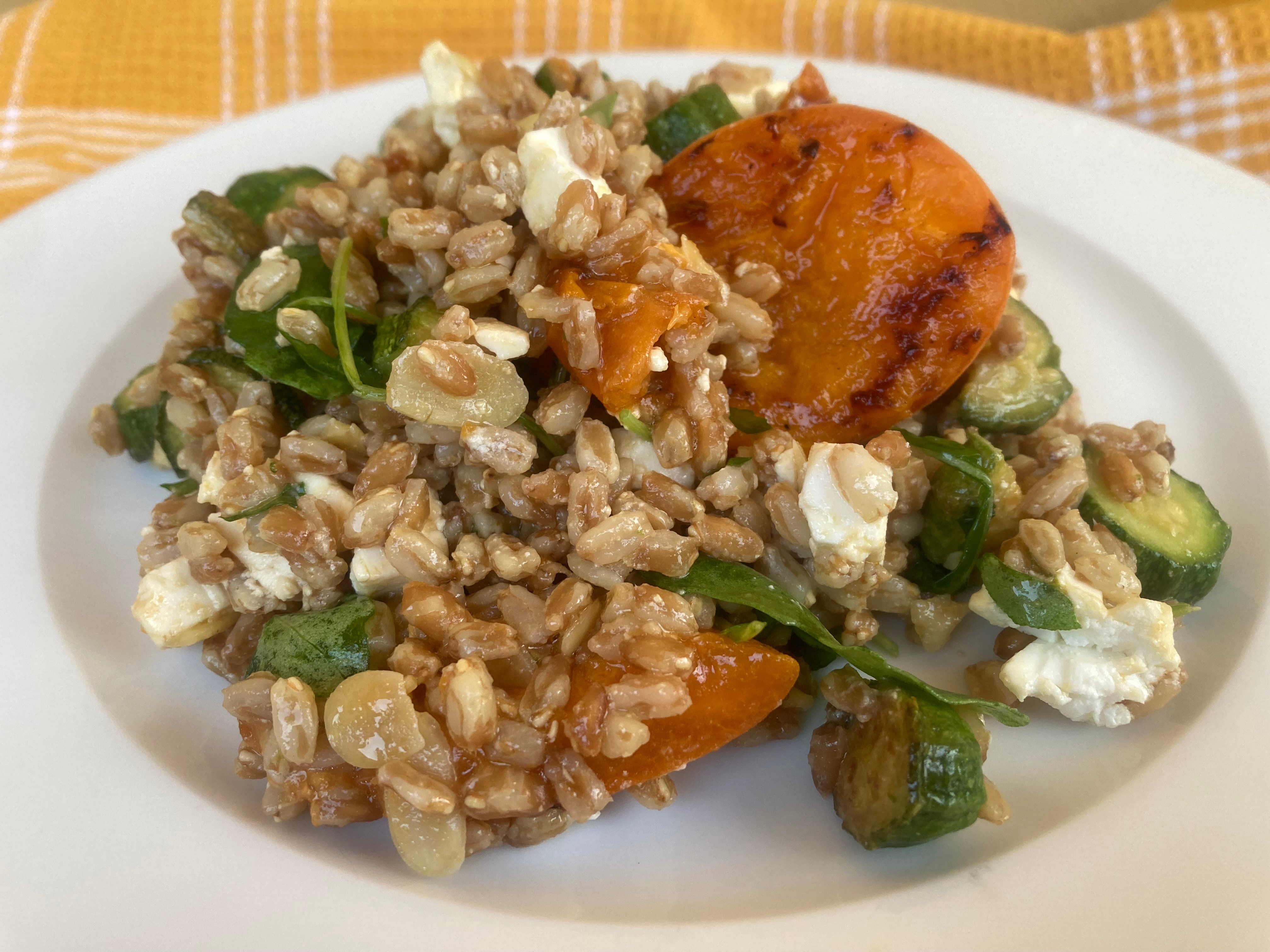 Farro albicocche e feta